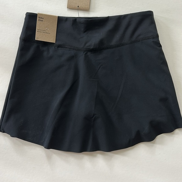 Girls Nike Black Sports Skirt - Picture 5 of 5